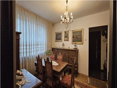 Apartament 3 camere, S69 mp., etaj 1din 4, Piata Mihai Viteazu