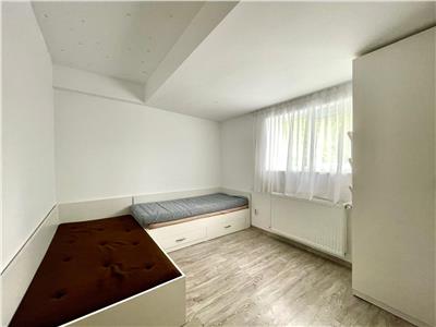 Apartament 4 camere, S 85 mp + terasa, zona Calea Turzii.