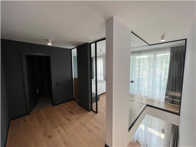 Penthouse 3 camere, S 115 mp + terasa, Semicentral.