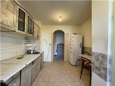 Apartament 4 camere, S 78 mp + 2 balcoane, decomandat, Între Lacuri.