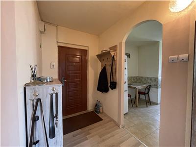 Apartament 4 camere, S 78 mp + 2 balcoane, decomandat, Între Lacuri.