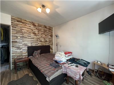 Apartament 4 camere, S 78 mp + 2 balcoane, decomandat, Între Lacuri.