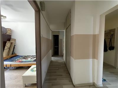 Apartament 4 camere, S 78 mp + 2 balcoane, decomandat, Între Lacuri.