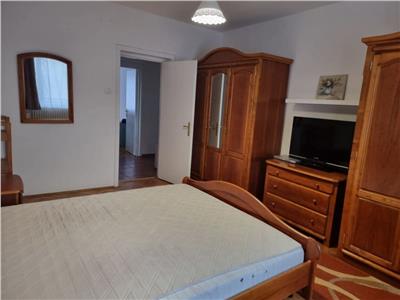 Apartament 3 camere, mobilat, S 90 mp + 2 balcoane, Str. Plopilor.