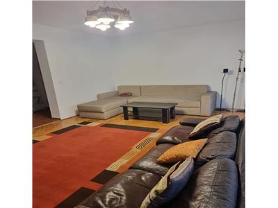 Apartament 3 camere, mobilat, S 90 mp + 2 balcoane, Str. Plopilor.