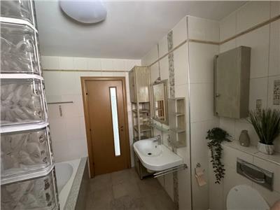 Apartament 2 camere,  S 71 mp, Str. Trifoiului.