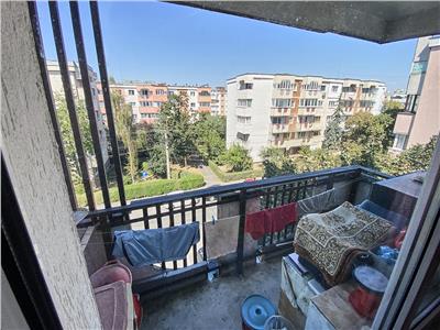 Apartament 3 camere, 2 bai, decomandat, etaj 3/4, str. Scortarilor