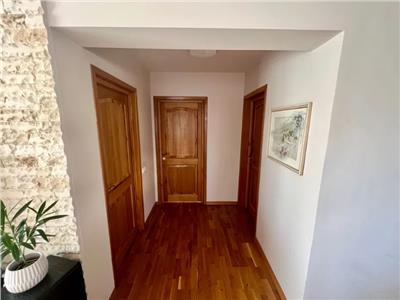 Apartament 3 camere, decomandat, 2 parcări, mobilat, Europa.