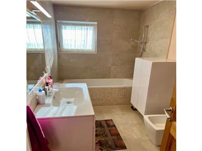 Apartament 3 camere, decomandat, 2 parcări, mobilat, Europa.