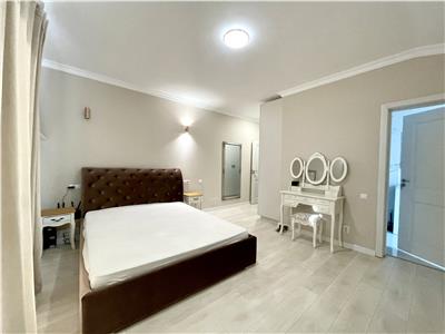 Duplex 5 camere, S 140 mp + curte, zona Grand Hotel Italia.