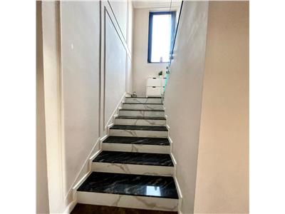 Duplex 5 camere, S 140 mp + curte, zona Grand Hotel Italia.