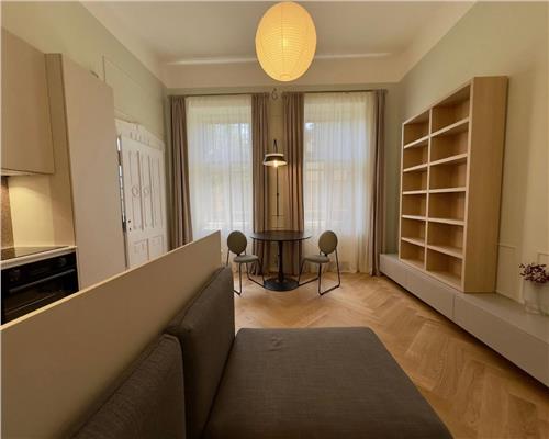 Apartament 2 camere,  LUX, mobilat, Central.