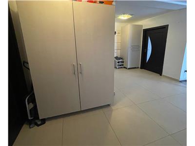 Apartament 3 camere, bloc tip vila, parcare, mobilat, Intre Lacuri.