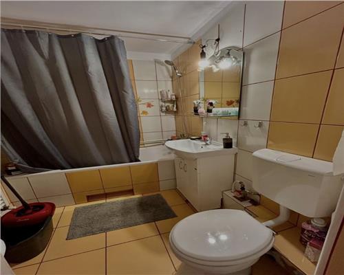 Apartament 2 camere, decomandat, zona Penny Manastur.