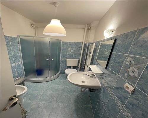 Apartament 2 camere, decomandat, mobilat, zona Parcul Central.