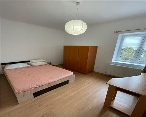 Apartament 2 camere, decomandat, mobilat, zona Parcul Central.