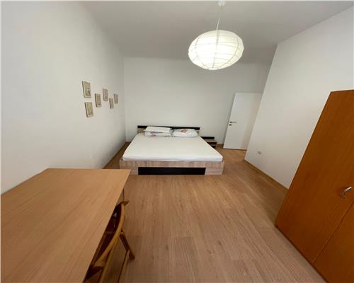 Apartament 2 camere, decomandat, mobilat, zona Parcul Central.