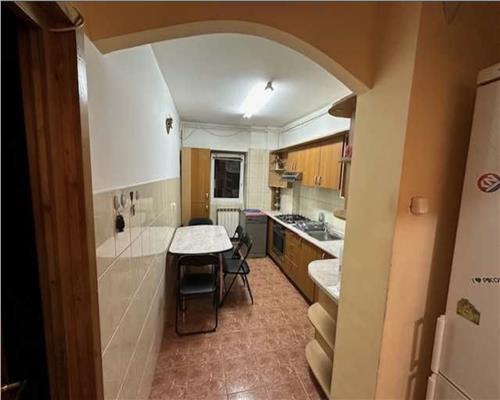 Apartament 3 camere, decomandat, mobilat, utilat, Aurel Vlaicu.