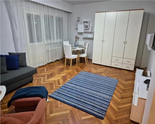 Apartament 2 camere, decomandat, mobilat, zona Pta Marasti.