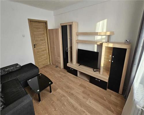 Apartament 2 camere, decomandat, P-ta Mihai Viteazul.