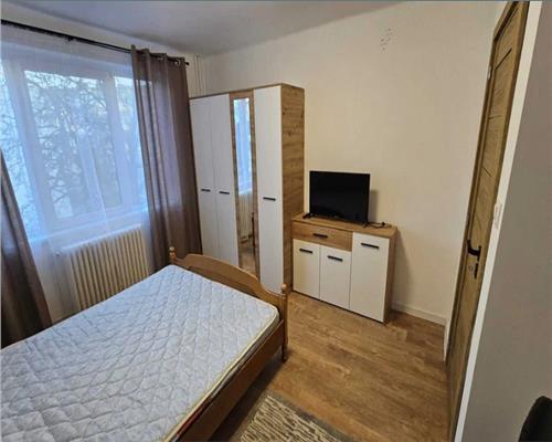 Apartament 2 camere, decomandat, Pta Mihai Viteazul.