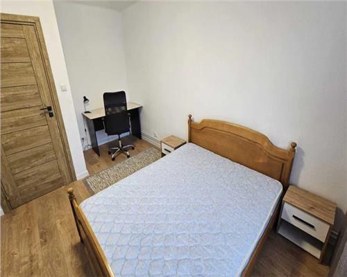 Apartament 2 camere, decomandat, Pta Mihai Viteazul.