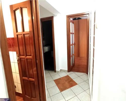 Apartament 3 camere, decomandat, mobilat, utilat, Intre Lacuri.