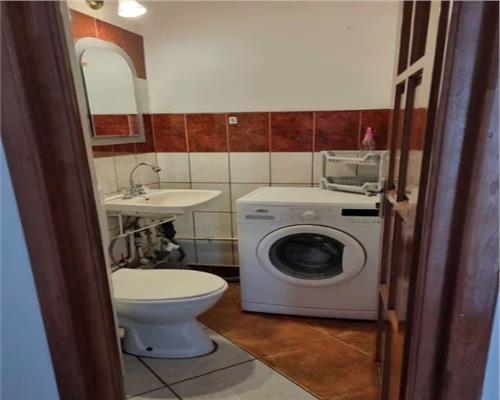 Apartament 3 camere, decomandat, mobilat, utilat, Intre Lacuri.