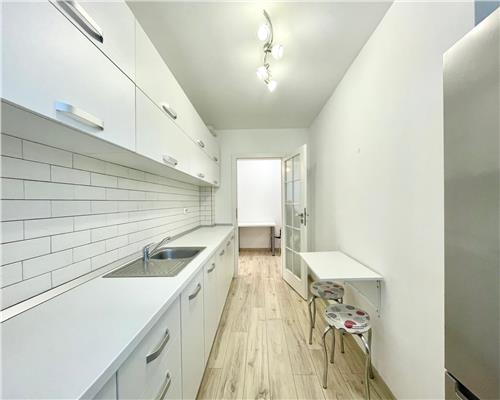 Apartament 2 camere, decomandat, zona BMW Centru.