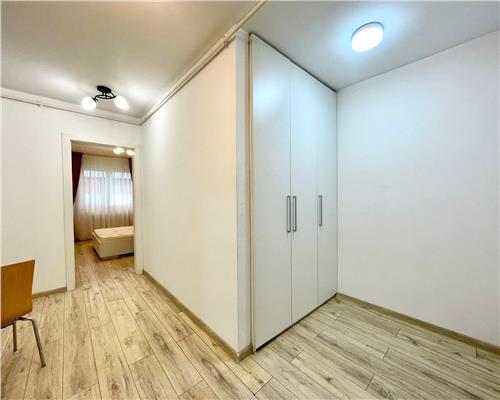 Apartament 2 camere, decomandat, zona BMW Centru.