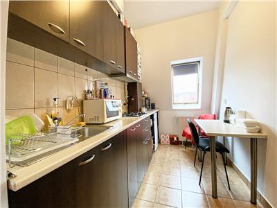 Apartament 2 camere, decomandat, mobilat, str. Ploie?ti.