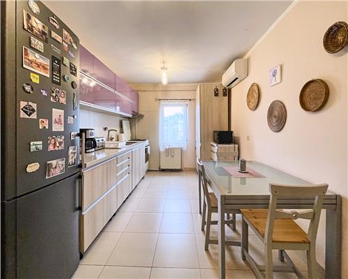 Apartament 3 camere decomandat, 2 bai, str. Sesului, Plopilor