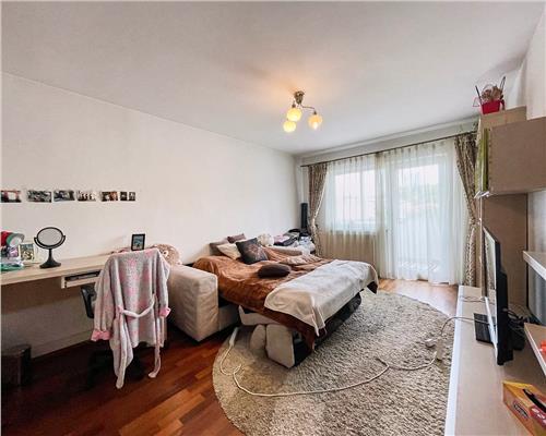 Apartament 3 camere decomandat, 2 bai, str. Sesului, Plopilor