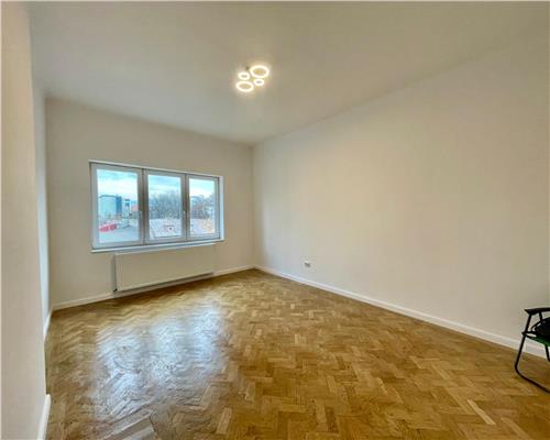 Apartament 3 camere, decomandat, zona The Office,