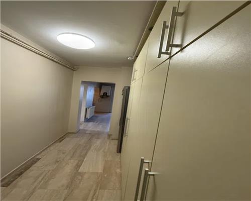 Apartament 2 camere, decomandat, mobilat, zona Pta Abator.